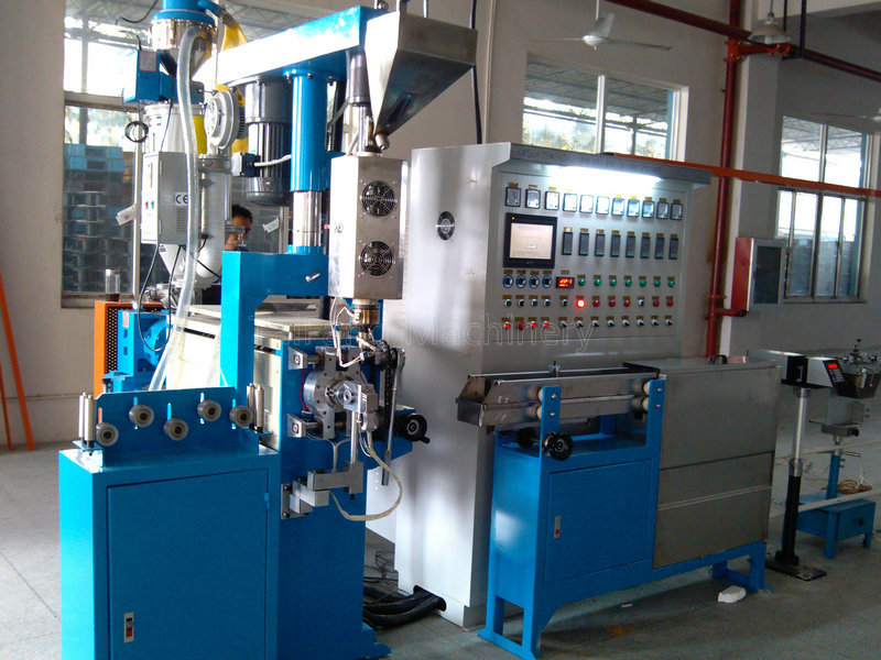 太陽能光伏電纜設備:加快新能源全產業鏈建設